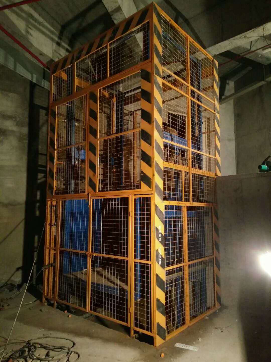 货梯